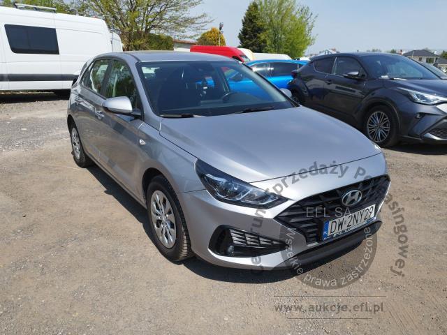 2 - Hyundai i30 1.5 DPI Classic + 2021r. DW2NY29 UWAGA!! Pojazd znajduje się w firmie ARCTOS GROUP sp. z o.o. Al. Krakowska 7, 02-183 Warszawa