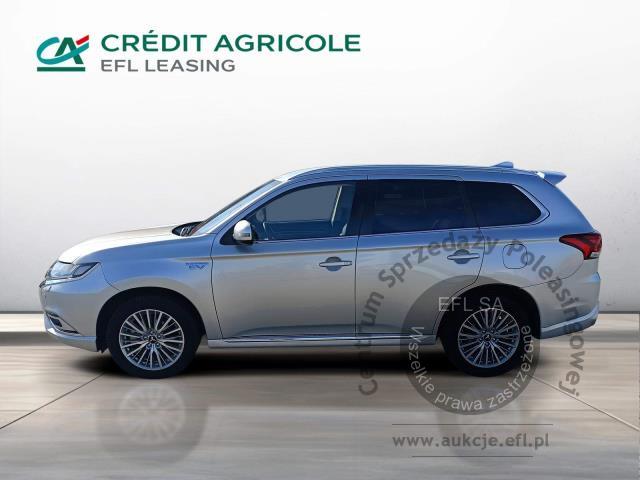 2 - MITSUBISHI  OUTLANDER 2.4 PHEV S-AWC 4X4 2018r.
