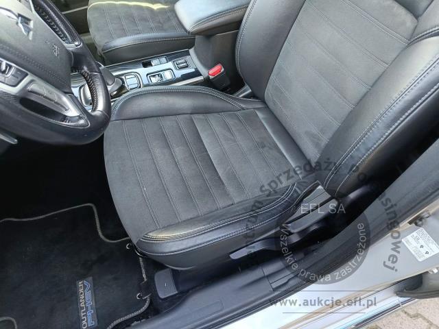 12 - MITSUBISHI  OUTLANDER 2.4 PHEV S-AWC 4X4 2018r.