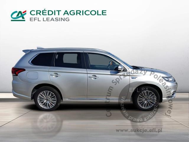 4 - MITSUBISHI  OUTLANDER 2.4 PHEV S-AWC 4X4 2018r.