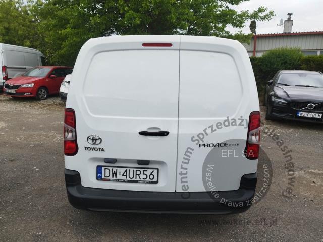 4 - Toyota Proace City 1.5 D-4D Standard  2022r. DW4UR56 Pojazd znajduje się w firmie ARCTOS GROUP sp. z o.o. Al. Krakowska 7, 02-183 Warszawa