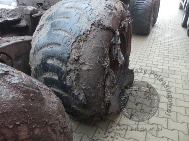 13 - Maszyna leśna Forwarder John Deere 1210E  2014r.