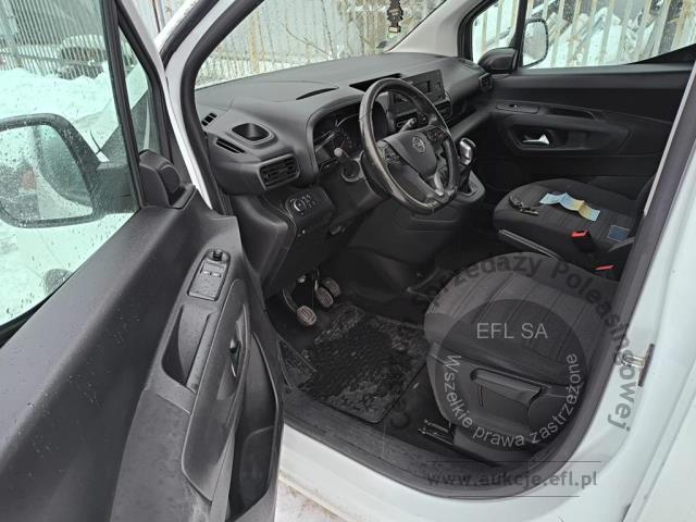 7 - Opel  Combo Life 2019r. PO6NE52 Pojazd znajduje się w firmie ARCTOS GROUP sp. z o.o. Al. Krakowska 7, 02-183 Warszawa