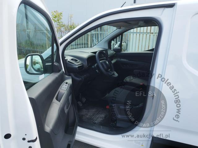 8 - Toyota Proace City 1.5 D-4D Standard  2024r. DW2YT36 Pojazd znajduje się w firmie ARCTOS GROUP sp. z o.o. Al. Krakowska 7, 02-183 Warszawa