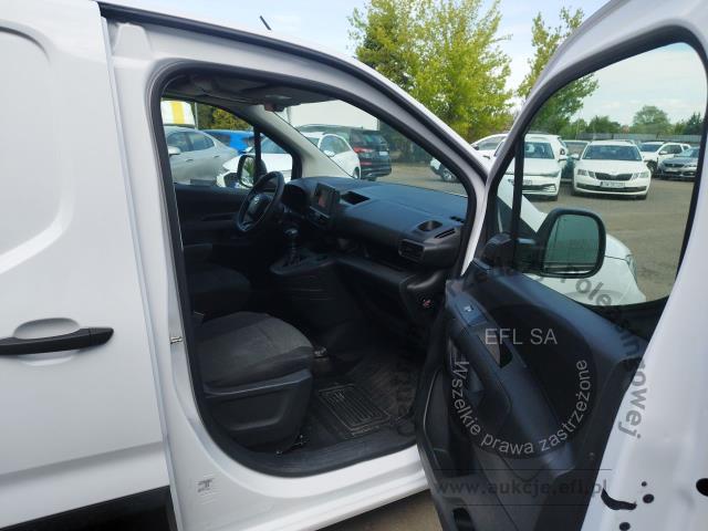 9 - Toyota Proace City 1.5 D-4D Standard  2024r. DW2YT36 Pojazd znajduje się w firmie ARCTOS GROUP sp. z o.o. Al. Krakowska 7, 02-183 Warszawa