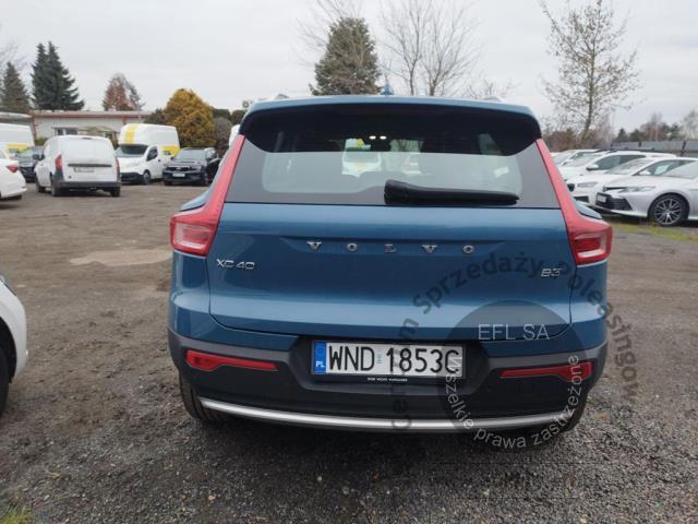 3 - Volvo  XC40 B3 Core aut 2022r. WND1853C Pojazd znajduje się w firmie ARCTOS GROUP sp. z o.o. Al. Krakowska 7, 02-183 Warszawa