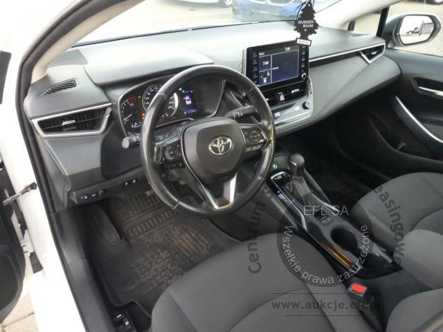 6 - TOYOTA COROLLA 1.8 VVT-i H CVT 2021r.