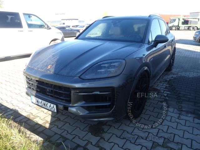 2 - PORSCHE CAYENNE E-HYBRID 2023r.