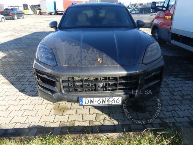 3 - PORSCHE CAYENNE E-HYBRID 2023r.