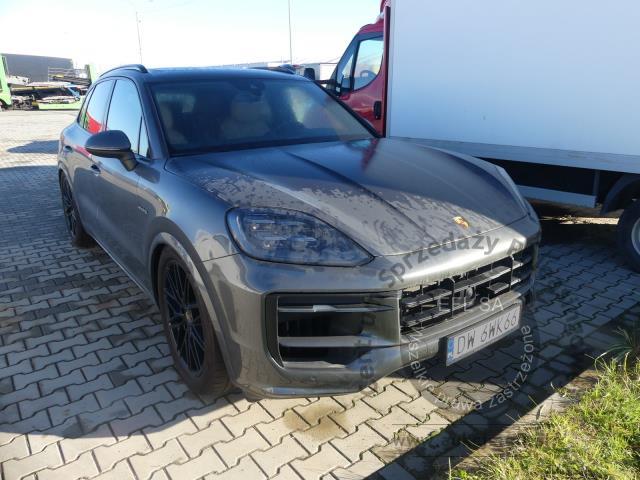4 - PORSCHE CAYENNE E-HYBRID 2023r.