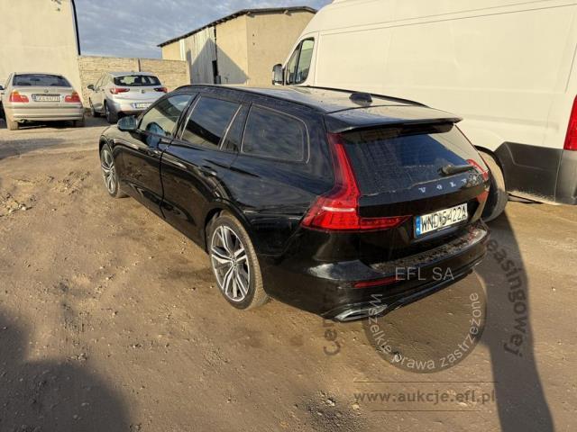 5 - Volvo V60 B4 D R-Design aut Kombi 2021r. WND5422A Pojazd znajduje się w firmie MDM AUTO sp. z o.o. ul. Zawodników 1, 80-729 Gdańsk