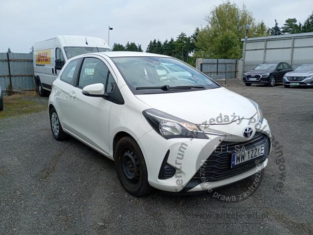 2 - Toyota Yaris 1.5 Active 2017r. WW122YE Pojazd znajduje się w firmie ARCTOS GROUP sp. z o.o. Al. Krakowska 7, 02-183 Warszawa