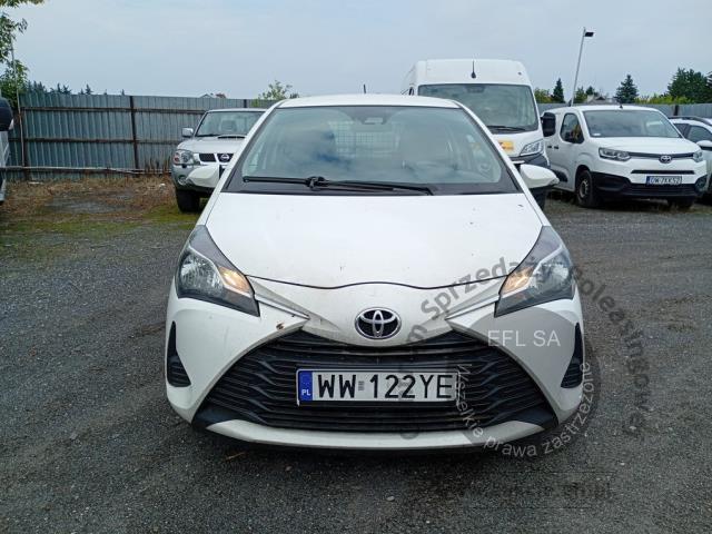 3 - Toyota Yaris 1.5 Active 2017r. WW122YE Pojazd znajduje się w firmie ARCTOS GROUP sp. z o.o. Al. Krakowska 7, 02-183 Warszawa