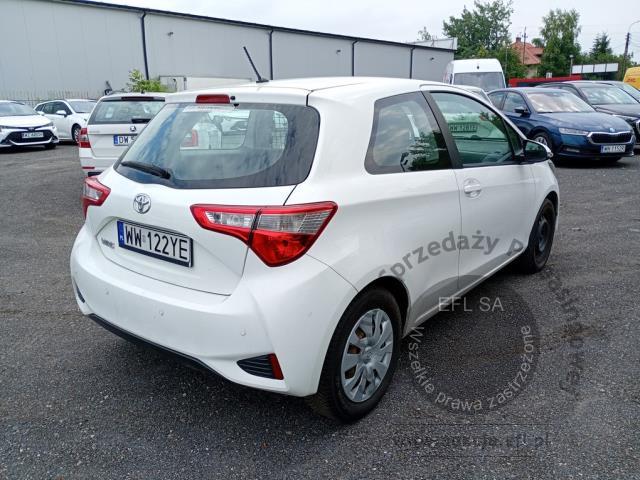 4 - Toyota Yaris 1.5 Active 2017r. WW122YE Pojazd znajduje się w firmie ARCTOS GROUP sp. z o.o. Al. Krakowska 7, 02-183 Warszawa