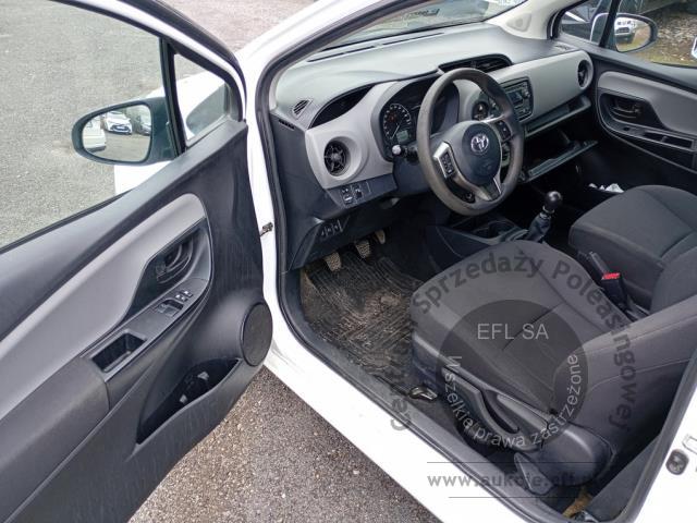 7 - Toyota Yaris 1.5 Active 2017r. WW122YE Pojazd znajduje się w firmie ARCTOS GROUP sp. z o.o. Al. Krakowska 7, 02-183 Warszawa