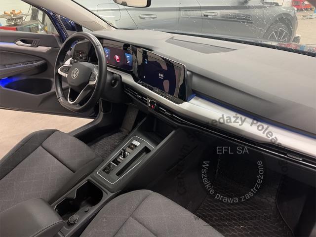 9 - Volkswagen Golf VIII 1.5 eTSI EVO Life 2024r. DX12675 Magnice