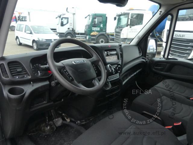 4 - IVECO DAILY 3.0 AUTOMAT 35S17 2015r.