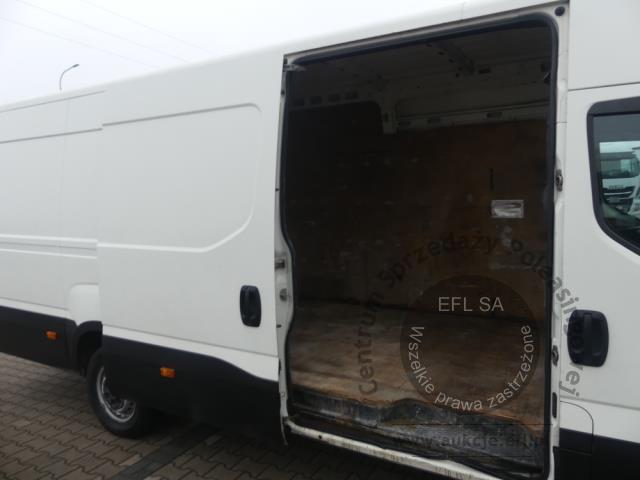 7 - IVECO DAILY 3.0 AUTOMAT 35S17 2015r.