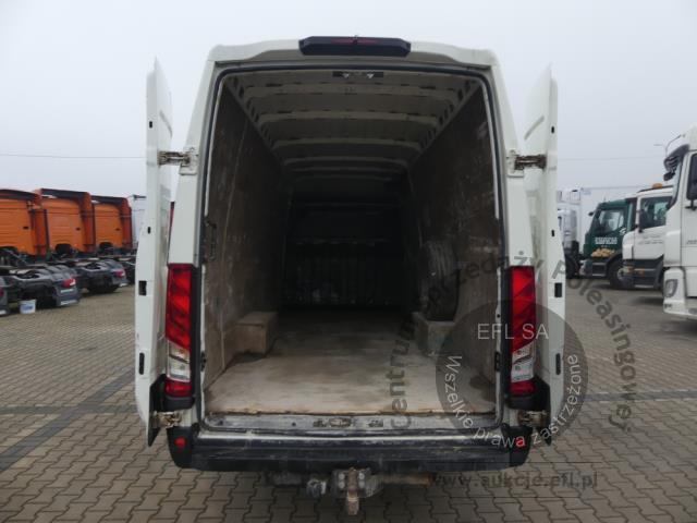 8 - IVECO DAILY 3.0 AUTOMAT 35S17 2015r.