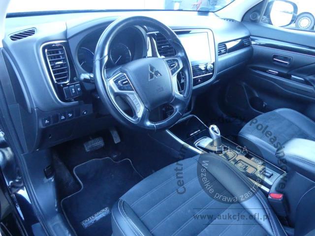 7 - MITSUBISHI OUTLANDER 2.4 PHEV AWD AUTOMAT 2020r.