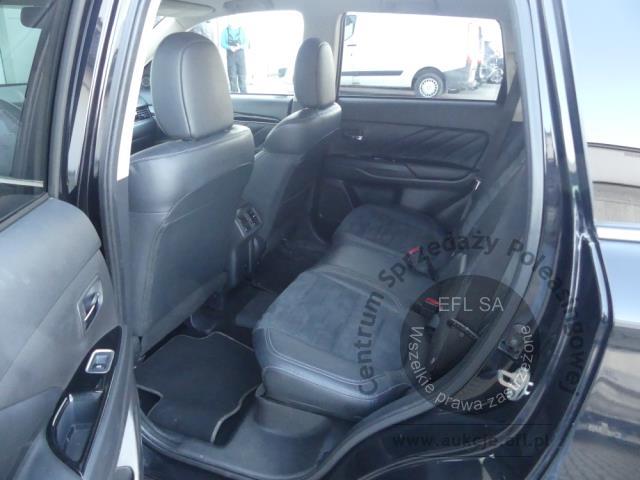 9 - MITSUBISHI OUTLANDER 2.4 PHEV AWD AUTOMAT 2020r.