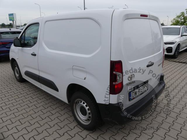 4 - Toyota Proace City 1.5 D-4D Standard 2023r.