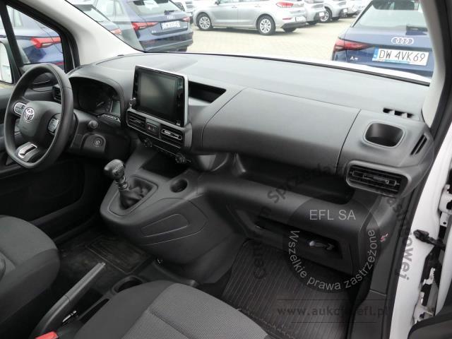8 - Toyota Proace City 1.5 D-4D Standard 2023r.