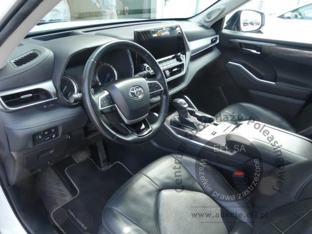 6 - TOYOTA HIGHLANDER 2.5 HYBRID AWD-I 2022r.
