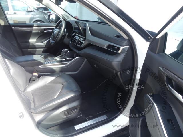 7 - TOYOTA HIGHLANDER 2.5 HYBRID AWD-I 2022r.