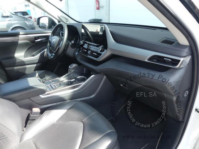 8 - TOYOTA HIGHLANDER 2.5 HYBRID AWD-I 2022r.