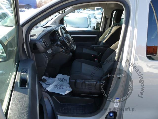 5 - Toyota Proace Verso 2.0 D4-D Long 2022r. PO3XG94 Pojazd znajduje się w firmie AUTO MOTO CENTRUM sp. z o.o. ul. Ostrowska 328 (przy Trasie Katowickiej) 61-312 Poznań