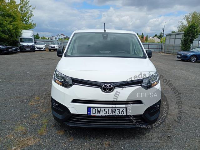 2 - Toyota  Proace City 2022r. DW5UR36 Pojazd znajduje się w firmie ARCTOS GROUP sp. z o.o. Al. Krakowska 7, 02-183 Warszawa