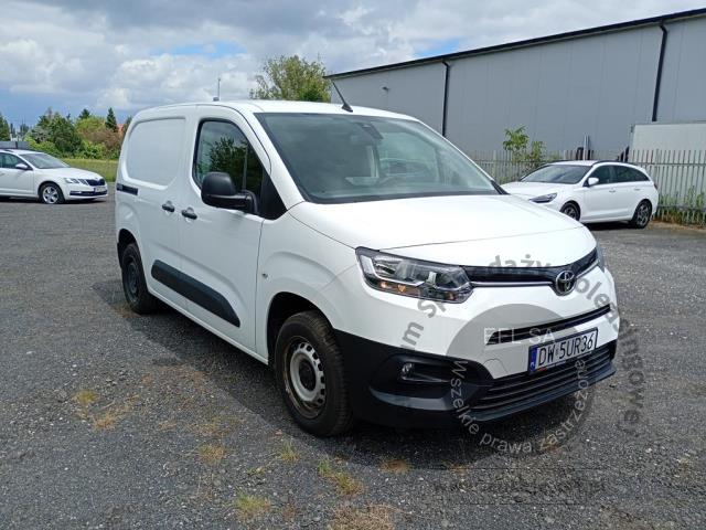 3 - Toyota  Proace City 2022r. DW5UR36 Pojazd znajduje się w firmie ARCTOS GROUP sp. z o.o. Al. Krakowska 7, 02-183 Warszawa