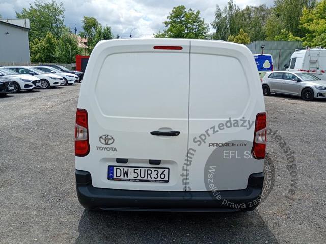 5 - Toyota  Proace City 2022r. DW5UR36 Pojazd znajduje się w firmie ARCTOS GROUP sp. z o.o. Al. Krakowska 7, 02-183 Warszawa