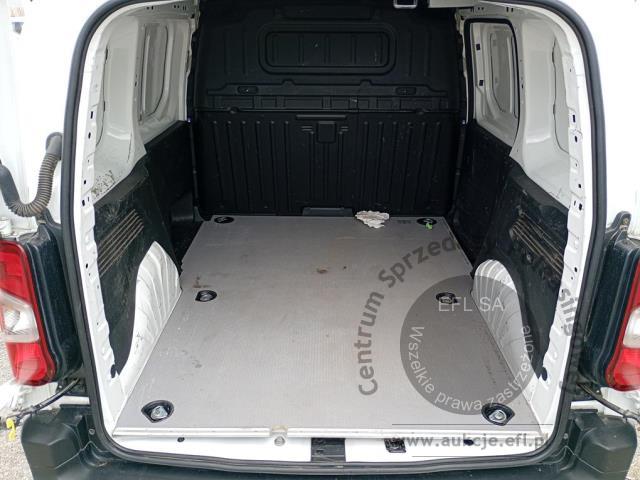 8 - Toyota  Proace City 2022r. DW5UR36 Pojazd znajduje się w firmie ARCTOS GROUP sp. z o.o. Al. Krakowska 7, 02-183 Warszawa