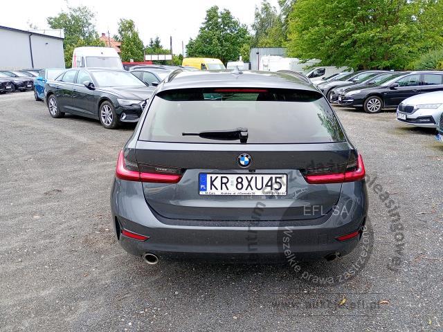 5 - BMW 318i aut 2022r. KR8XU45 Pojazd znajduje się w firmie ARCTOS GROUP sp. z o.o. Al. Krakowska 7, 02-183 Warszawa