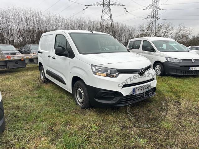 5 - Toyota  Proace City  1.5 D-4D Standard 2,0t 2022r. DW9TM89 Pojazd znajduje się w firmie ARCTOS GROUP sp. z o.o. Al. Krakowska 7, 02-183 Warszawa