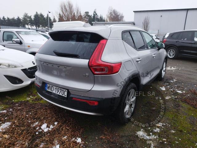 4 - Volvo  XC40 B3 Core aut 2022r. WND1970C Pojazd znajduje się w firmie ARCTOS GROUP sp. z o.o. Al. Krakowska 7, 02-183 Warszawa