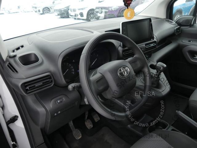 6 - Toyota Proace City Verso 1.5 D-4D 2023r. DW2WA24 Magnice