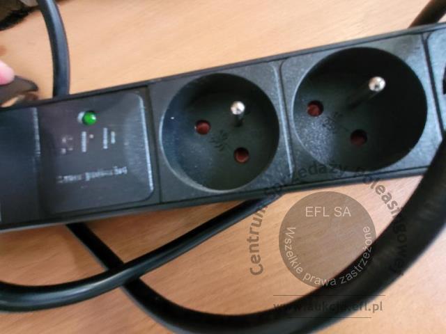 9 - Szafa RACK wraz z osprzętem wg specyfikacji