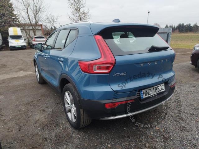 2 - Volvo  XC40 B3 Core aut 2022r. WND1853C Pojazd znajduje się w firmie ARCTOS GROUP sp. z o.o. Al. Krakowska 7, 02-183 Warszawa