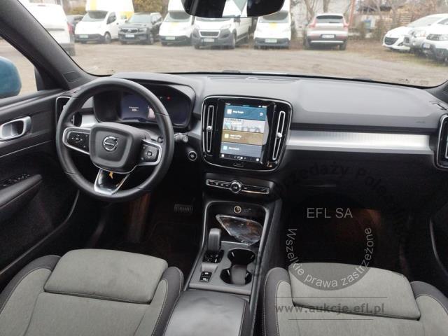 9 - Volvo  XC40 B3 Core aut 2022r. WND1853C Pojazd znajduje się w firmie ARCTOS GROUP sp. z o.o. Al. Krakowska 7, 02-183 Warszawa