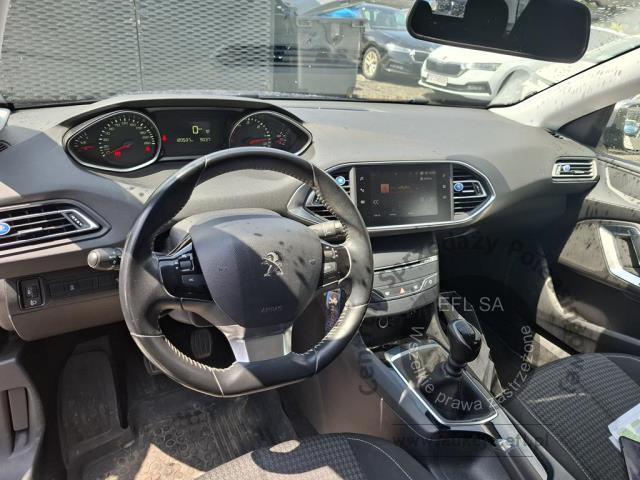 11 - PEUGEOT 308 2019r. DW9GS21 Pojazd znajduje się w firmie AACAR sp. z o.o. Kasztanowa 5, 32-400 Jawornik