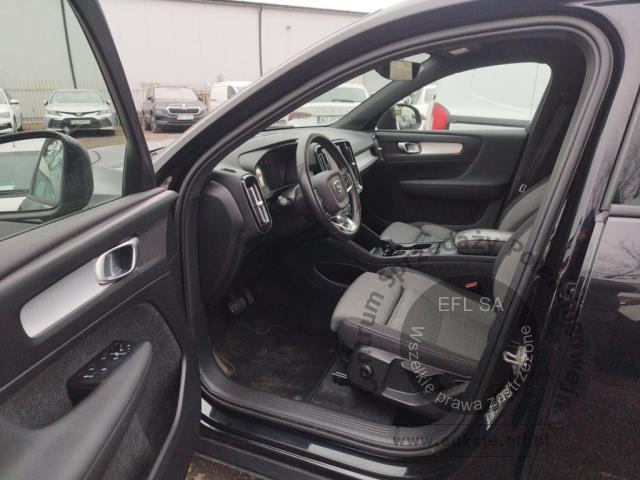 7 - Volvo  XC40  B3 Core aut 2022r. WW346TF Pojazd znajduje się w firmie ARCTOS GROUP sp. z o.o. Al. Krakowska 7, 02-183 Warszawa