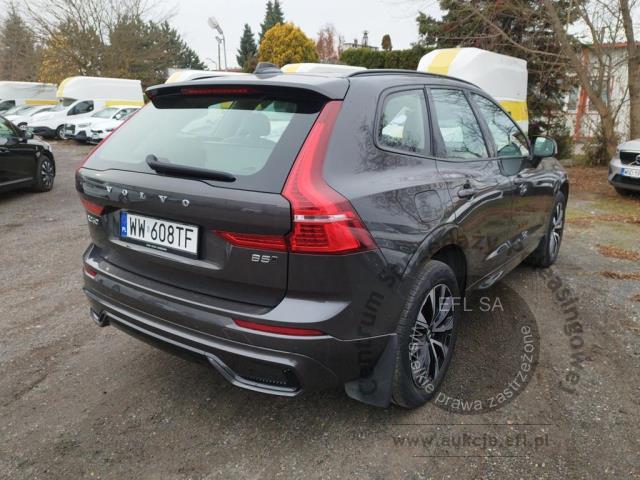 4 - Volvo  XC 60 B5 D AWD Plus Dark aut 2022r. WW608TF Pojazd znajduje się w firmie ARCTOS GROUP sp. z o.o. Al. Krakowska 7, 02-183 Warszawa