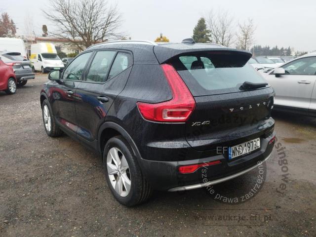 2 - Volvo  XC40 B3 Core aut 2022r. WND1973C Pojazd znajduje się w firmie ARCTOS GROUP sp. z o.o. Al. Krakowska 7, 02-183 Warszawa