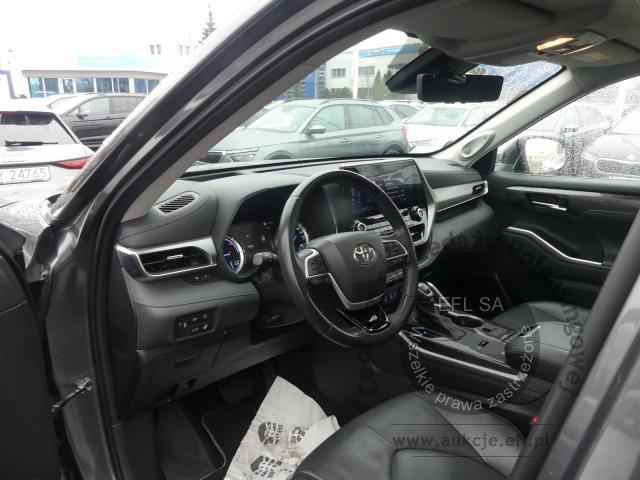 8 - Toyota Highlander 2.5 Executive 2022r. DW2TW42 UWAGA!! Pojazd znajduje się w firmie AUTO MOTO CENTRUM sp. z o.o. ul. Ostrowska 328 (przy Trasie Katowickiej) 61-312 Poznań