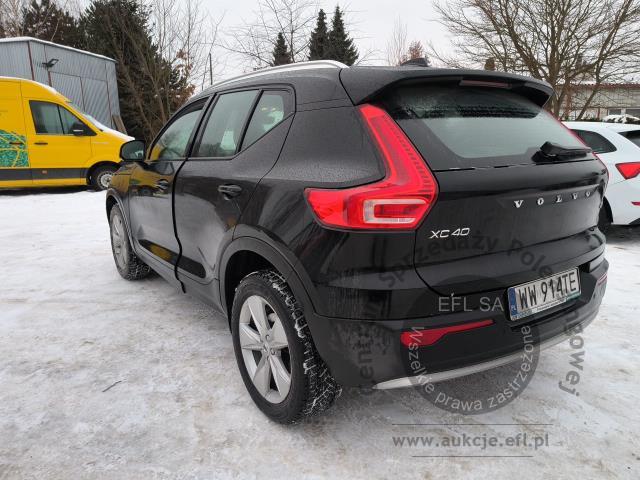 3 - Volvo XC40 B3 Core aut Kombi  2022r. WW914TE Pojazd znajduje się w firmie ARCTOS GROUP sp. z o.o. Al. Krakowska 7, 02-183 Warszawa