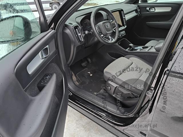 7 - Volvo XC40 B3 Core aut Kombi  2022r. WW914TE Pojazd znajduje się w firmie ARCTOS GROUP sp. z o.o. Al. Krakowska 7, 02-183 Warszawa