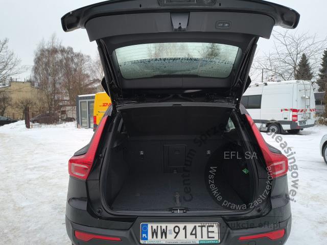 8 - Volvo XC40 B3 Core aut Kombi  2022r. WW914TE Pojazd znajduje się w firmie ARCTOS GROUP sp. z o.o. Al. Krakowska 7, 02-183 Warszawa